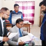 ভোট কক্ষে টাকা বিতরণ, বিএনপি প্রার্থীর এজেন্টকে জরিমানা